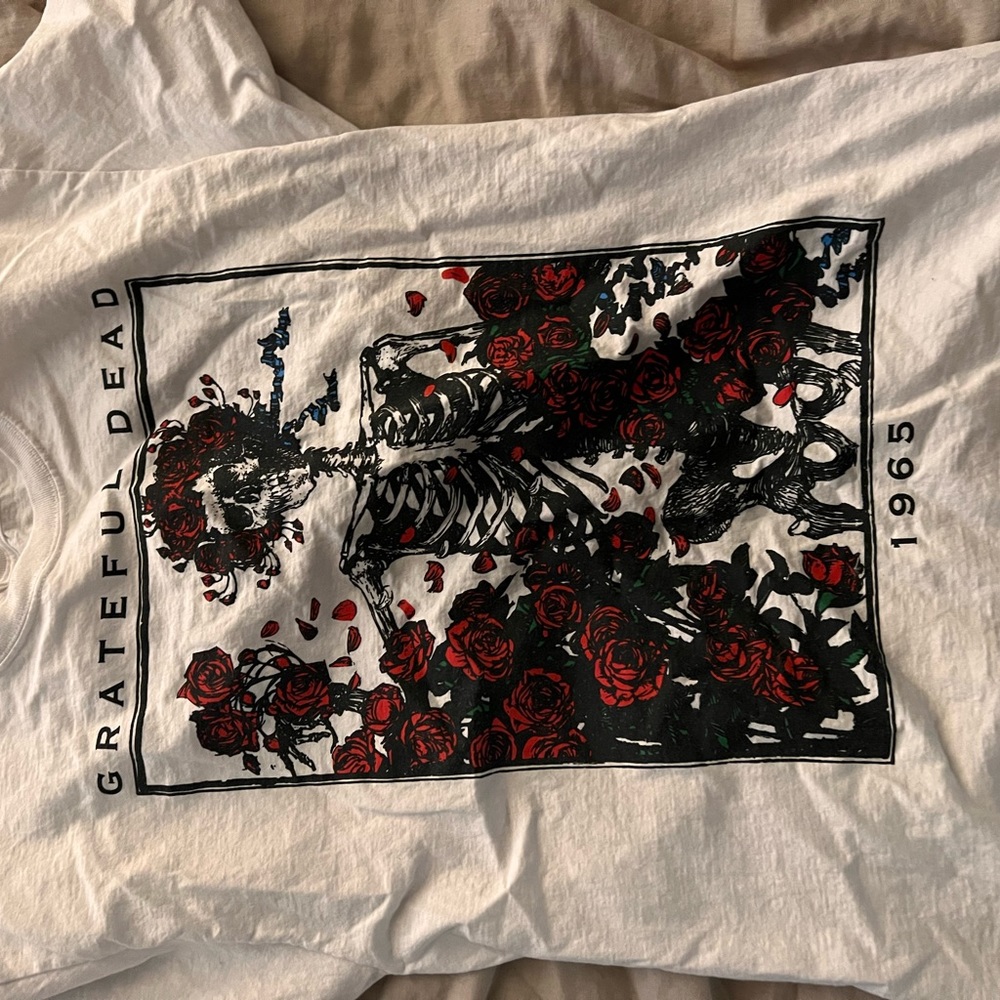 grateful dead t shirt!